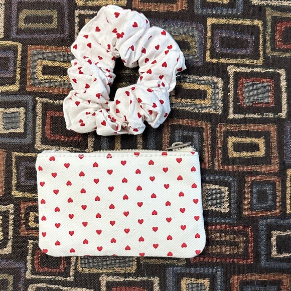 Lot/3 Brandy Melville Zip Pouches and Scrunchie NEW - Picture 7 of 9